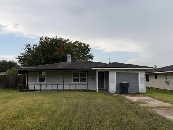 3121 Walnut Ave, Groves, TX 77619