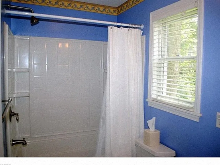 203 Bell St — Photo 2