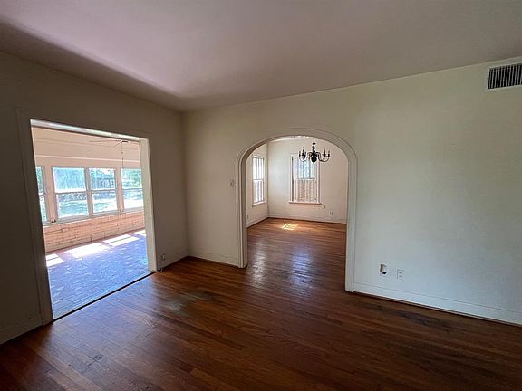 5th image of 4326 Pease St
