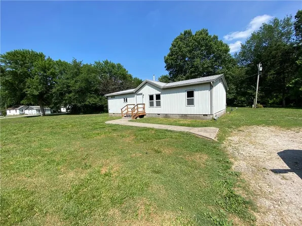 602 Pine St, Pleasanton, KS 66075