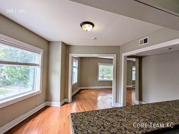 5th image of 4328 Roanoke Pkwy #303
