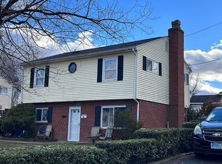 13208 Alison St, Woodbridge, VA 22191