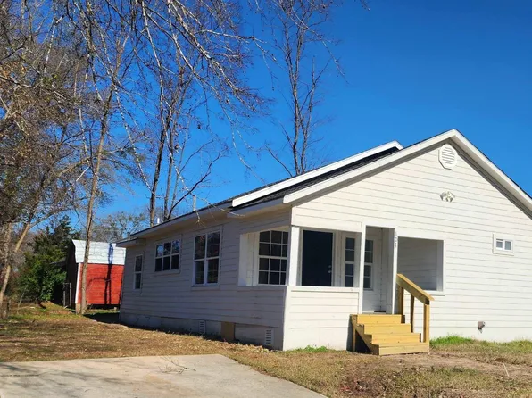 104 Carson St, Pittsburg, TX 75686