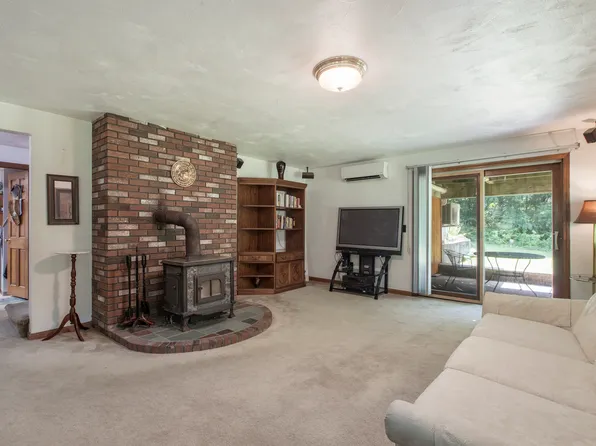 (undisclosed Address), Lakeville, MA 02347