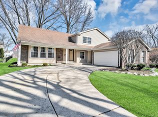 915 N Saratoga Dr, Palatine, IL 60074