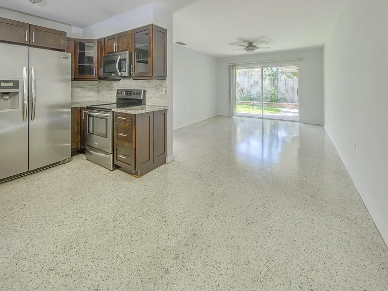 305 S Federal Hwy #2 — Photo 1
