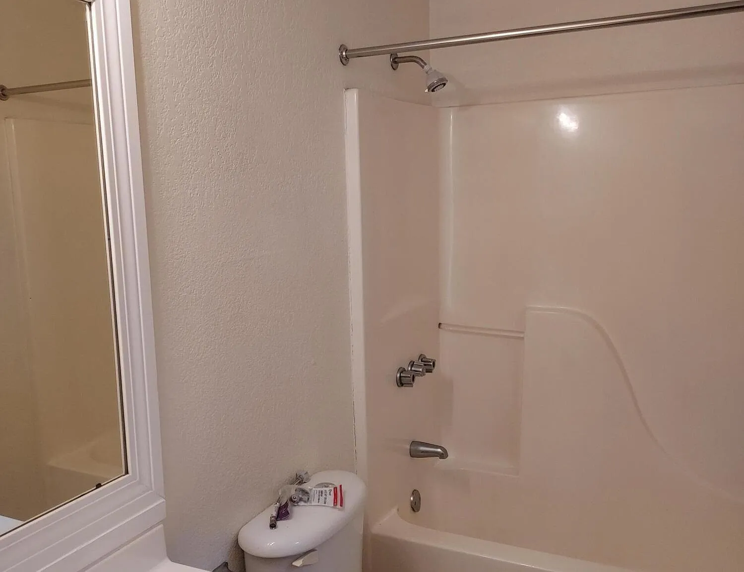 3 bed, 2.0 bath, 1350 sqft, $1,700 — Photo 3
