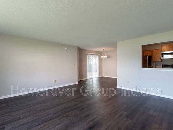 3rd image of 4013 Crabtree Ct