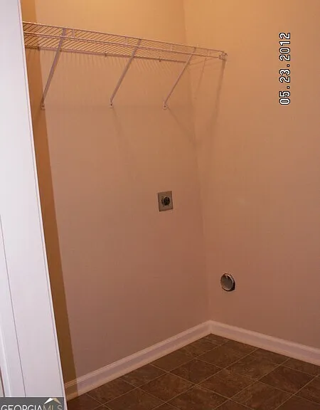 7400 Courtyard Dr — Photo 12