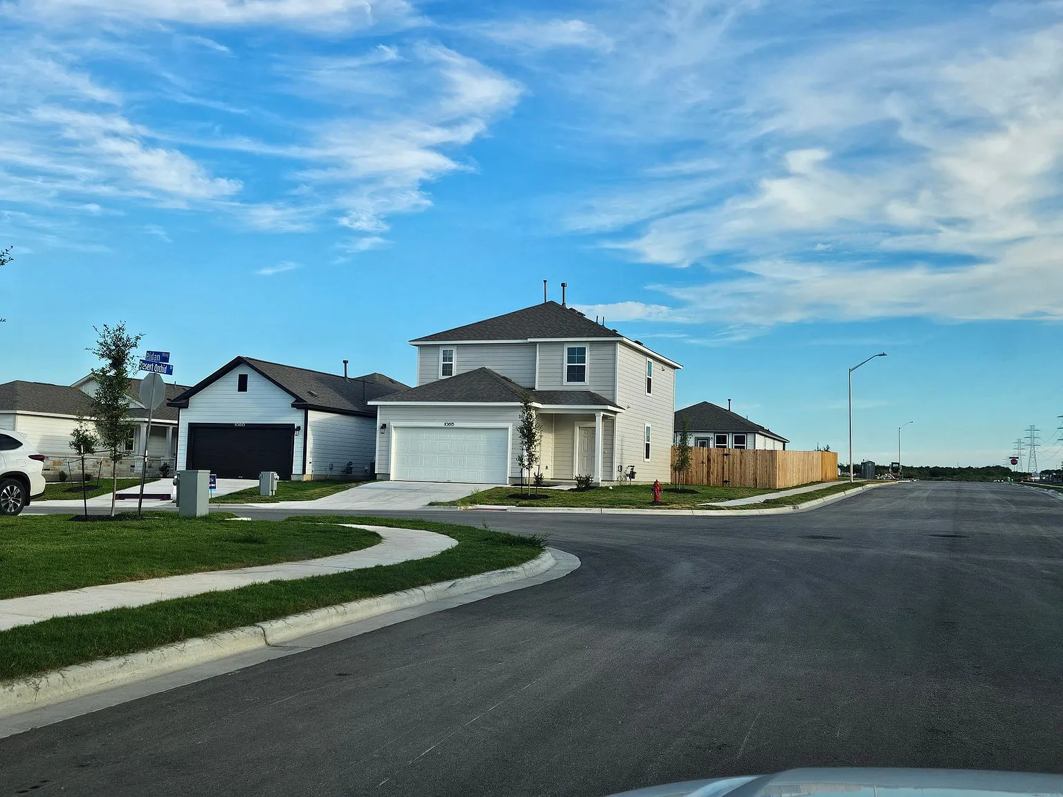 3 bed, 2.5 bath, 1678 sqft, $2,100 — Photo 2