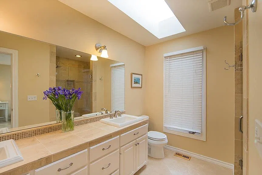 4 bed, 2.5 bath, 2991 sqft, $5,100 — Photo 4
