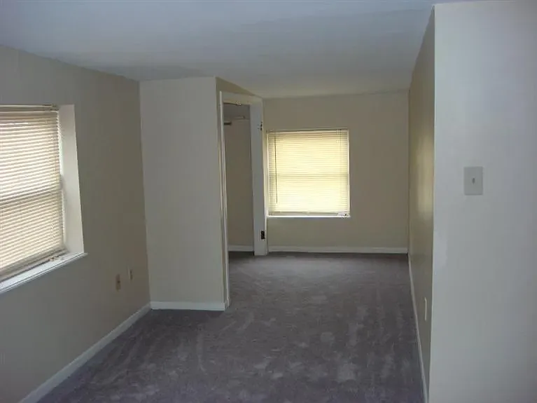 2243 Victor St — Photo 12