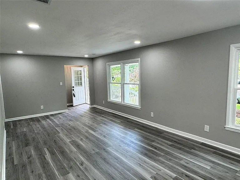1508 Vancouver Dr — Photo 11
