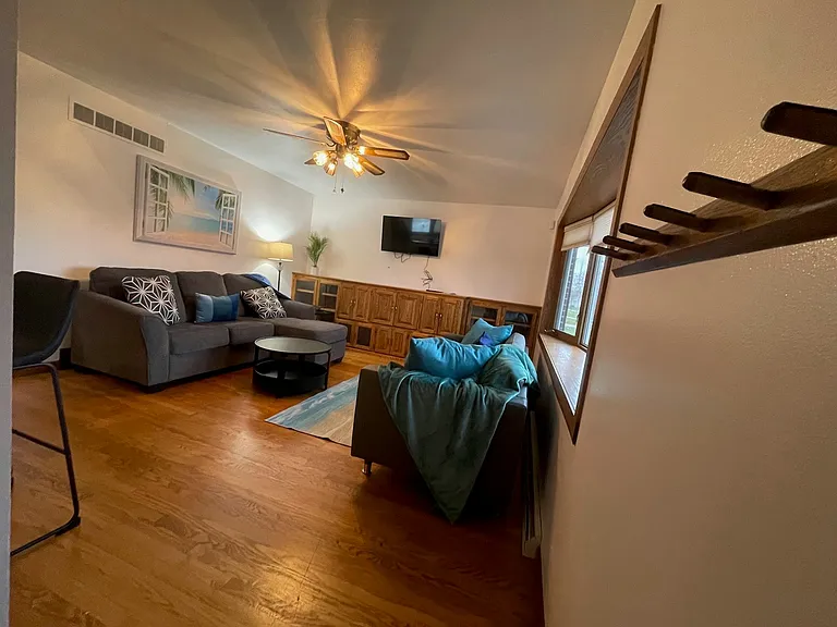 1501 W Foster Ave — Photo 8