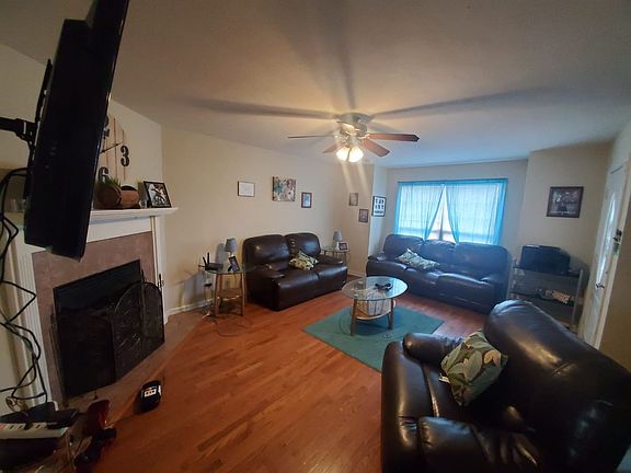 4th image of 3657 Aurora Dr