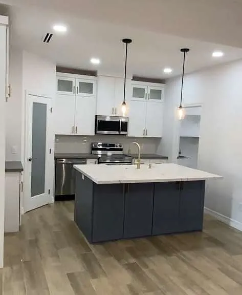 215 Laredo Blvd — Photo 3