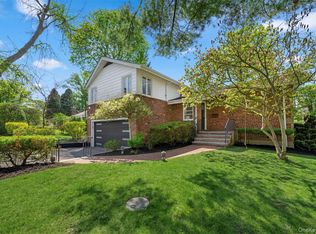 20 Brampton Ln, Great Neck, NY 11023