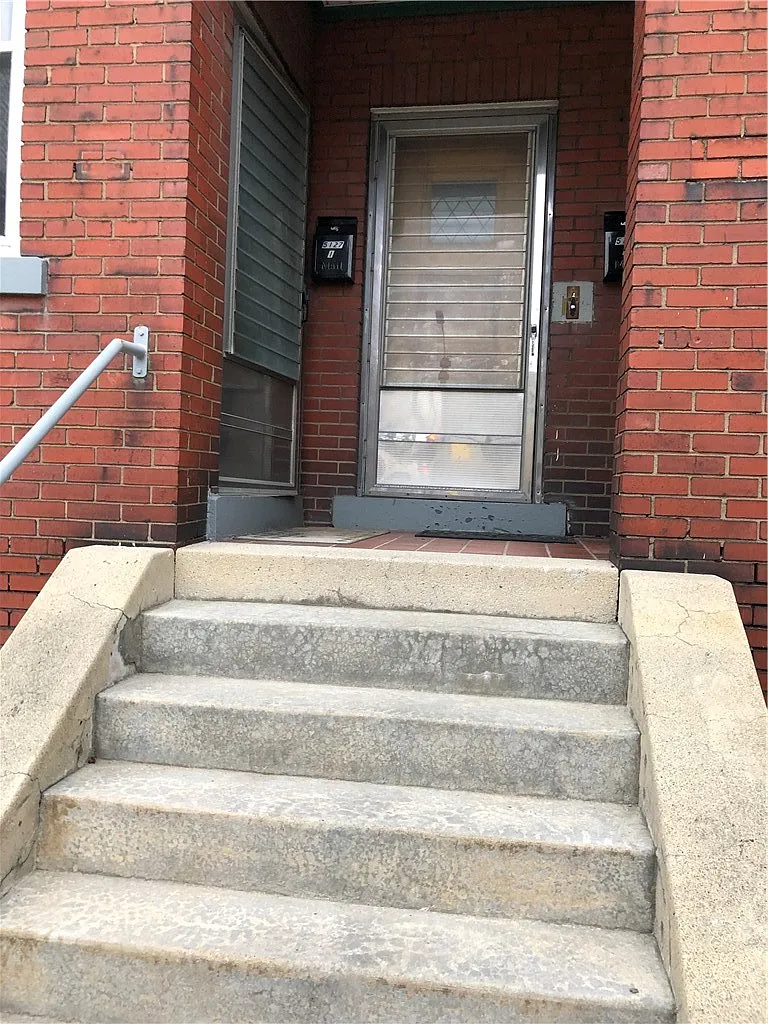 2 bed, 1250 sqft, $1,595 — Photo 2