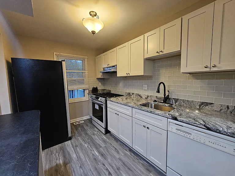 10 Sharpley Ct #20F — Photo 9