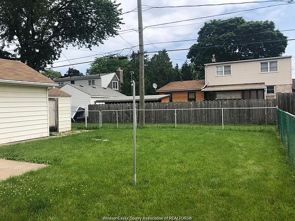 3rd image of 2550 Windermere Rd