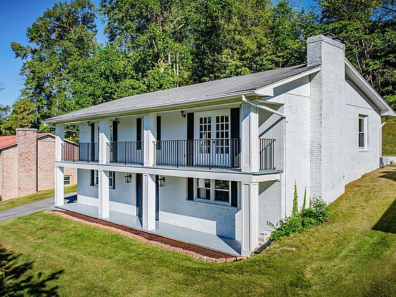 3rd image of 313 Summerville Rd