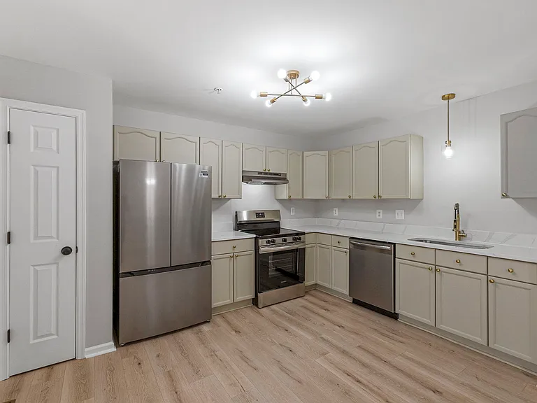 946 Monet Dr — Photo 13