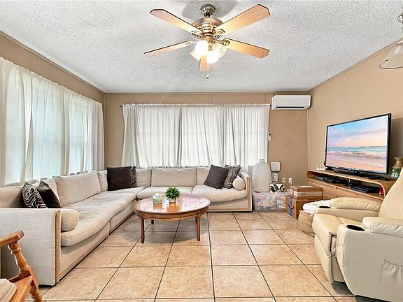 3rd image of 502 MARY SUE STREET