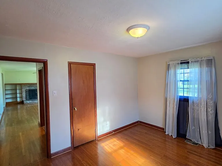 916 Elliott St — Photo 14
