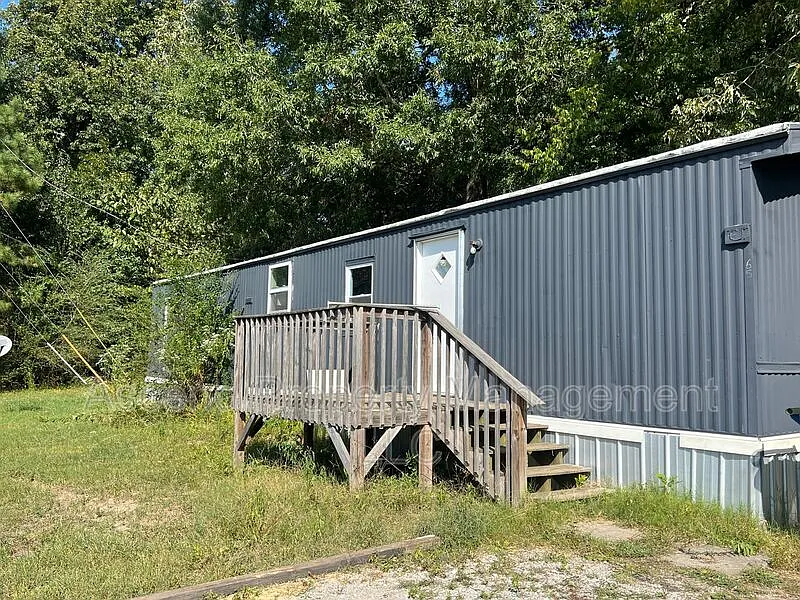 2 bed, 1.0 bath, 740 sqft, $1,000 — Photo 2
