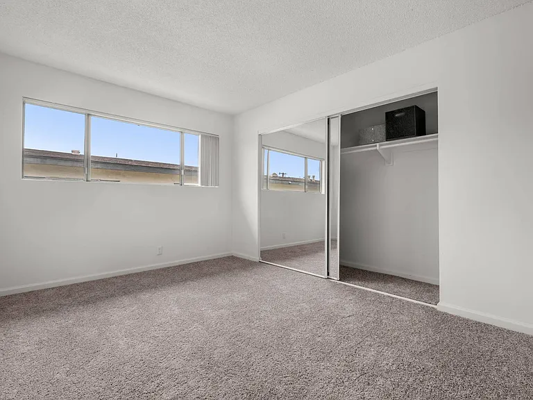 Sunset Square Apartments — Photo 34