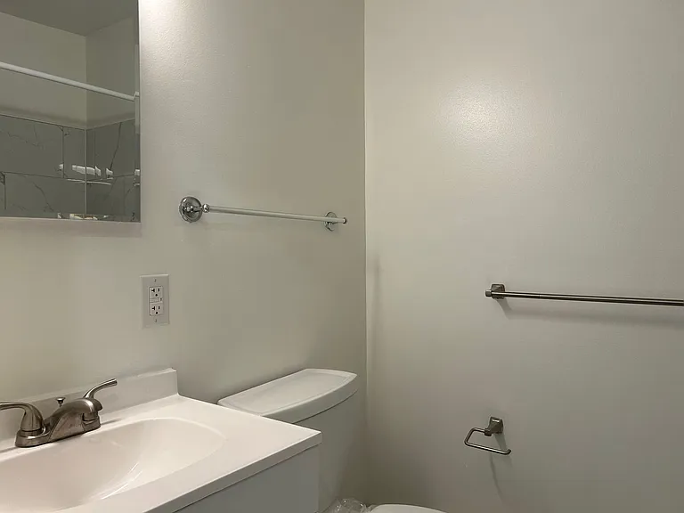 Parkside Manor Apartments — Photo 95