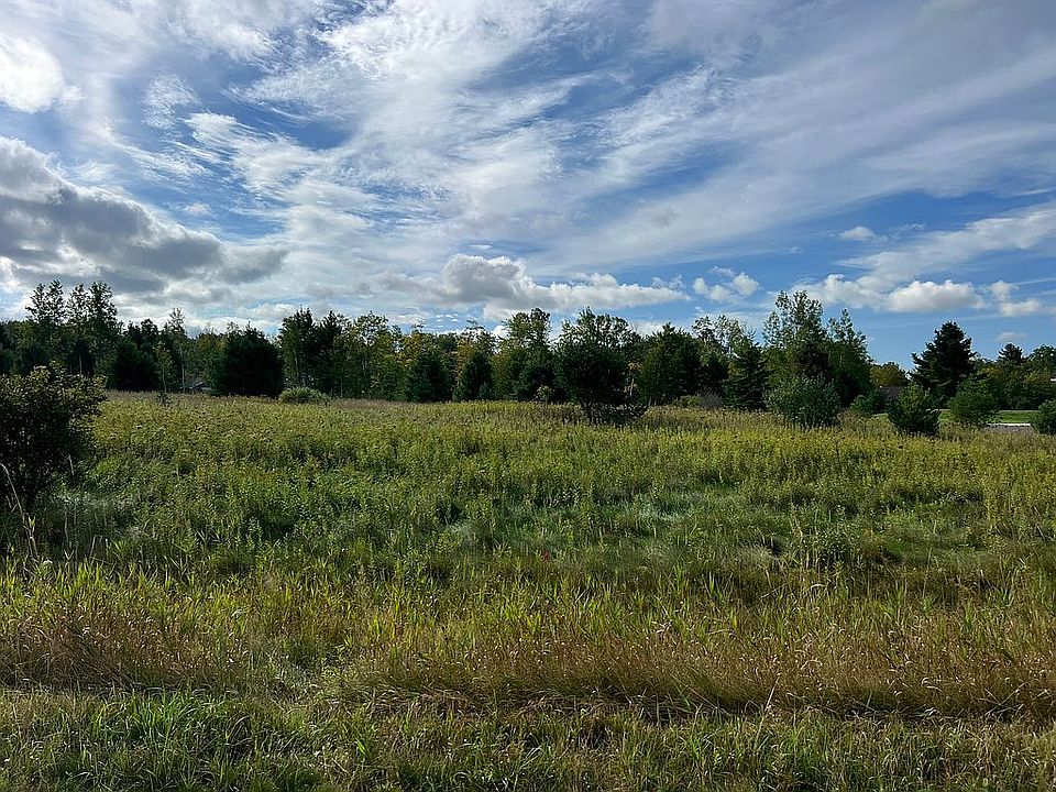 1st image of 18 Golf Dr