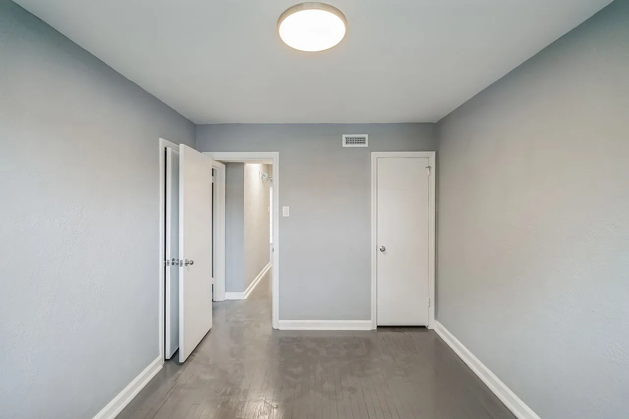 2 bed, 950 sqft, $1,600 — Photo 4