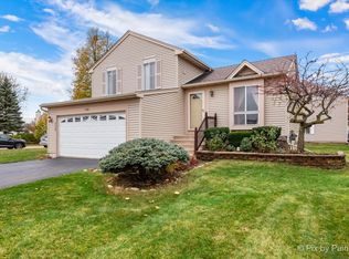 116 Woodview Dr, Streamwood, IL