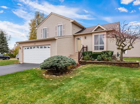 116 Woodview Dr, Streamwood, IL 60107
