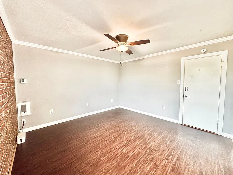 3101 Highland Rd #110 — Photo 6