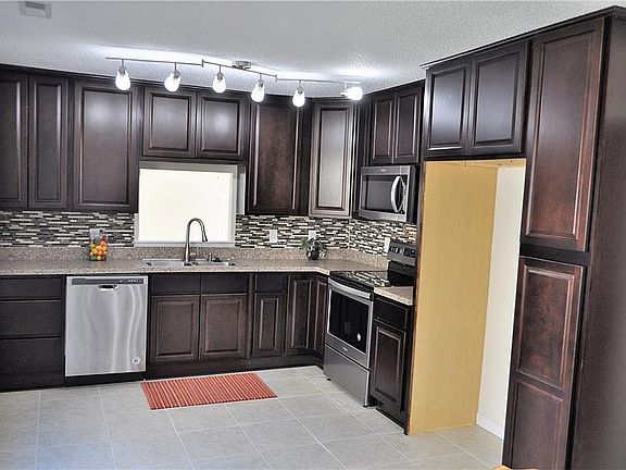 2nd image of 3865 Buckhorn Pl