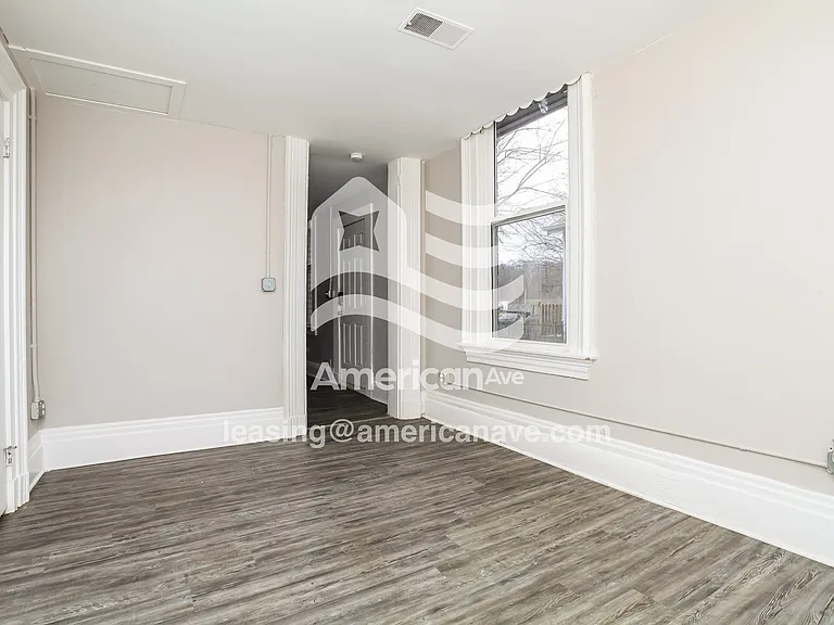 721886_003_wm_-_living_room_13495723.jpg