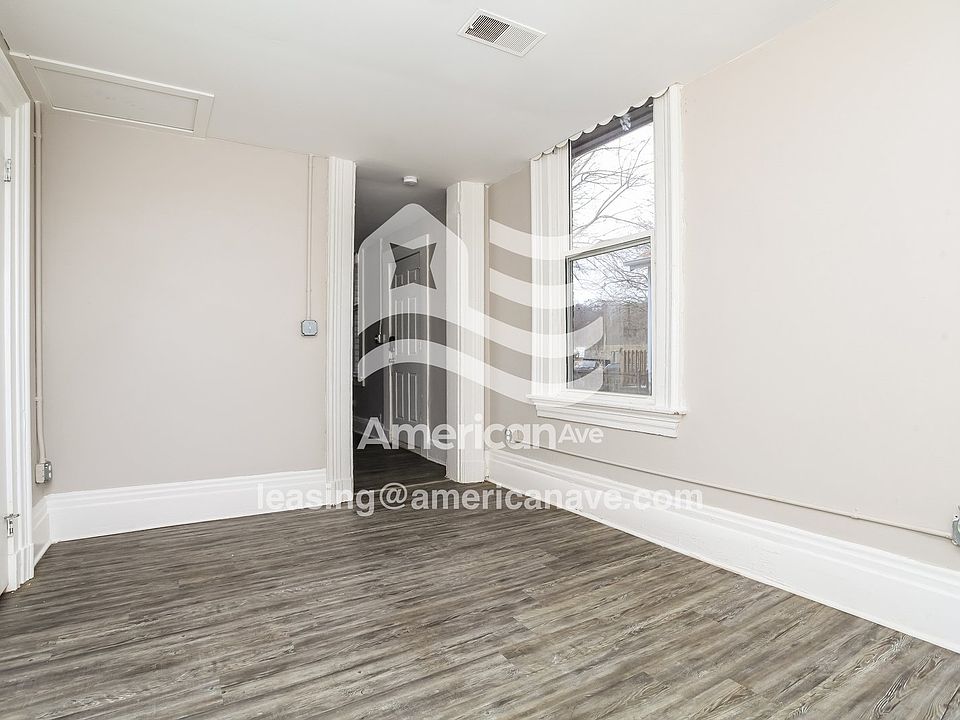 721886_003_wm_-_living_room_13495723.jpg