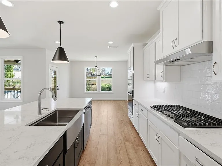 120 Poplar St — Photo 11