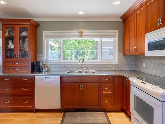 4th image of 2373 Anderson Ave