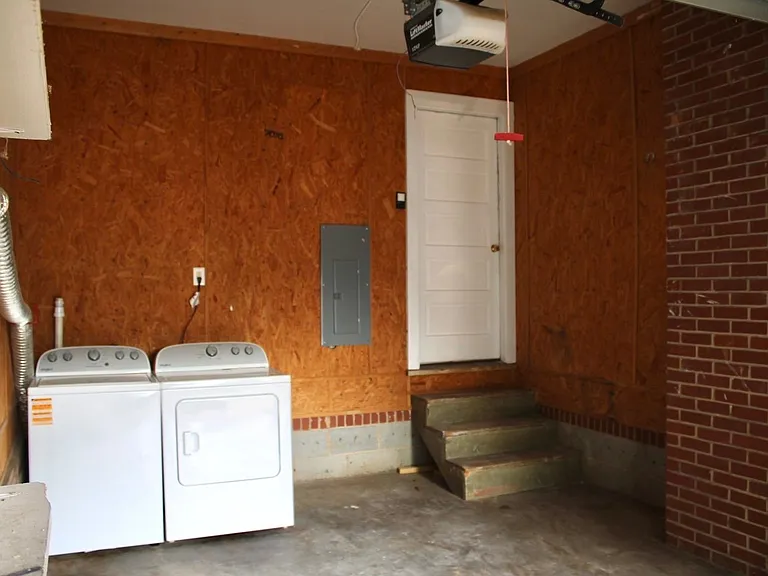 692 Brookdale Dr — Photo 15