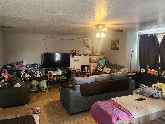4th image of 1637 Sunset Dr