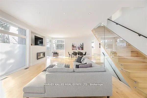 3279 Lakeshore Rd — Photo 8
