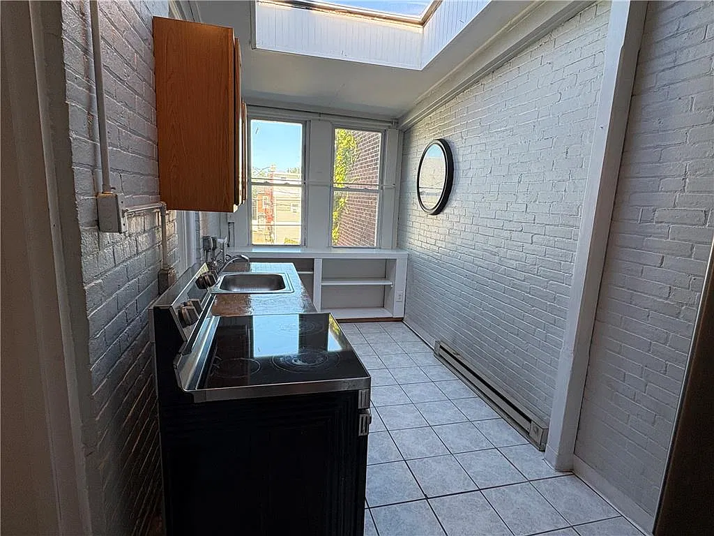3 bed, 3.0 bath, 1000 sqft, $1,700 — Photo 3
