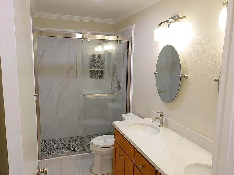 Shared 2nd bathroom
