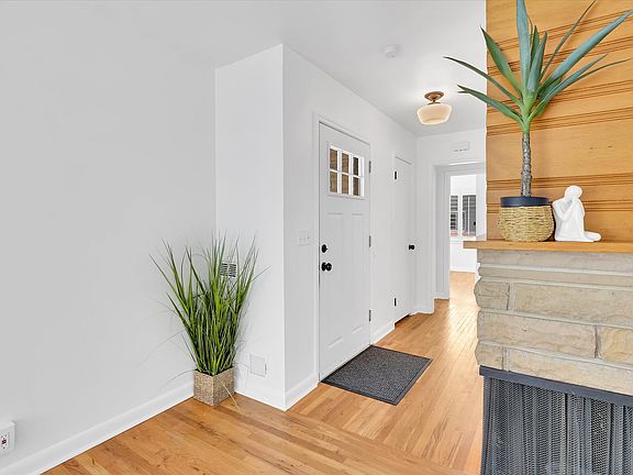 5th image of 810 Hillcrest Ave