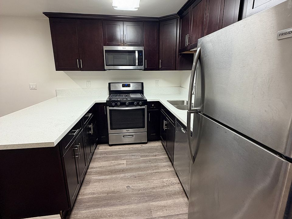 Gourmet kitchen with dishwasher