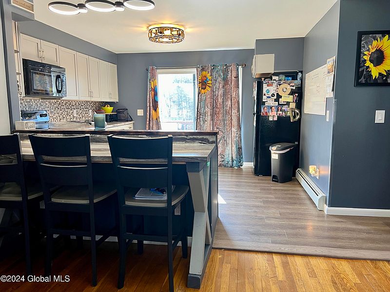 5th image of 125 Hemlock Terrace