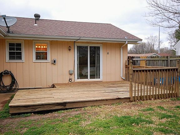 4th image of 208 W Cherry Ln